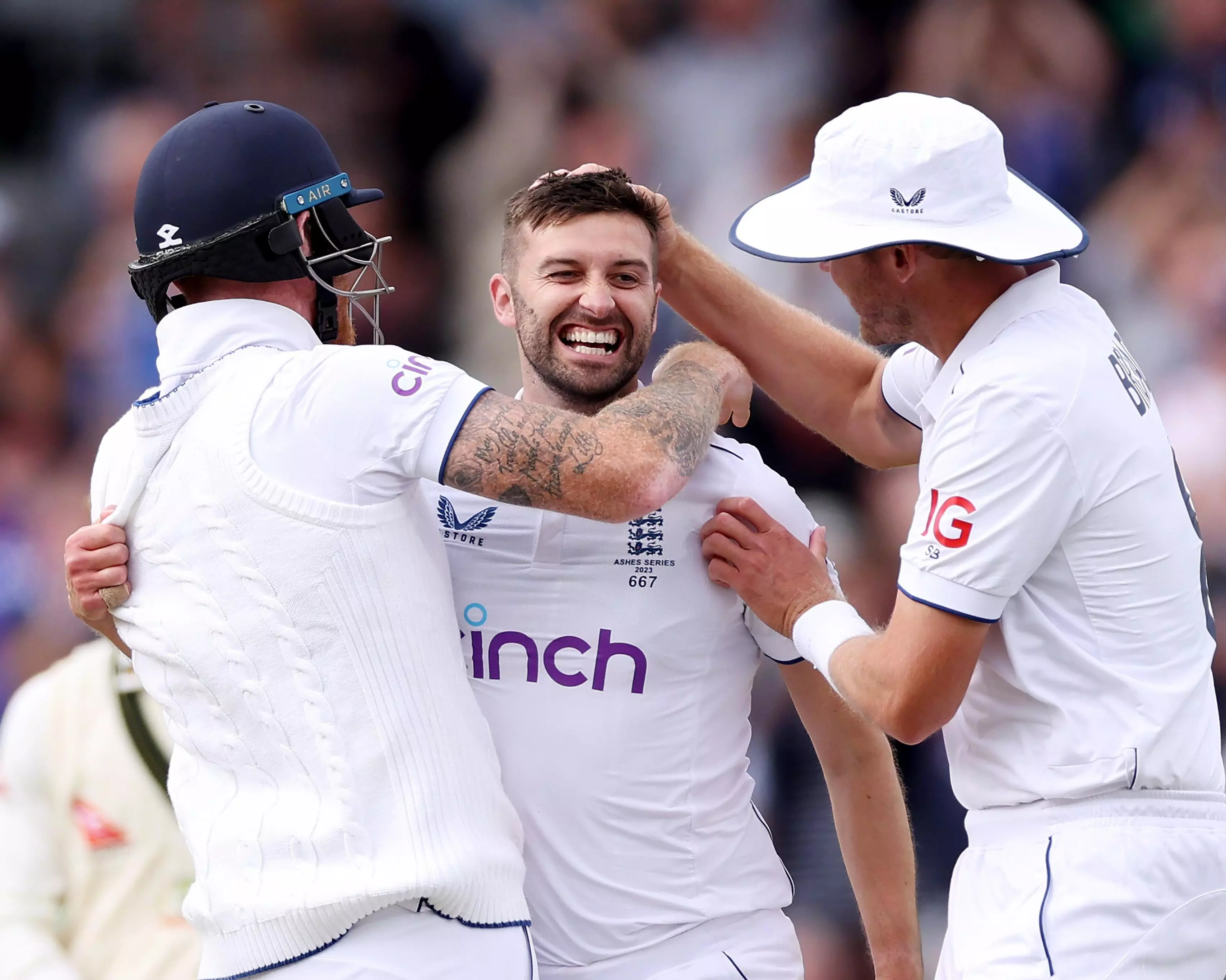 Ashes Test: తొలి రోజు బౌలర్లదే, నిప్పులు చెరిగిన మార్క్వుడ్ Ashes Test: తొలి రోజు బౌలర్లదే, నిప్పులు చెరిగిన మార్క్వుడ్