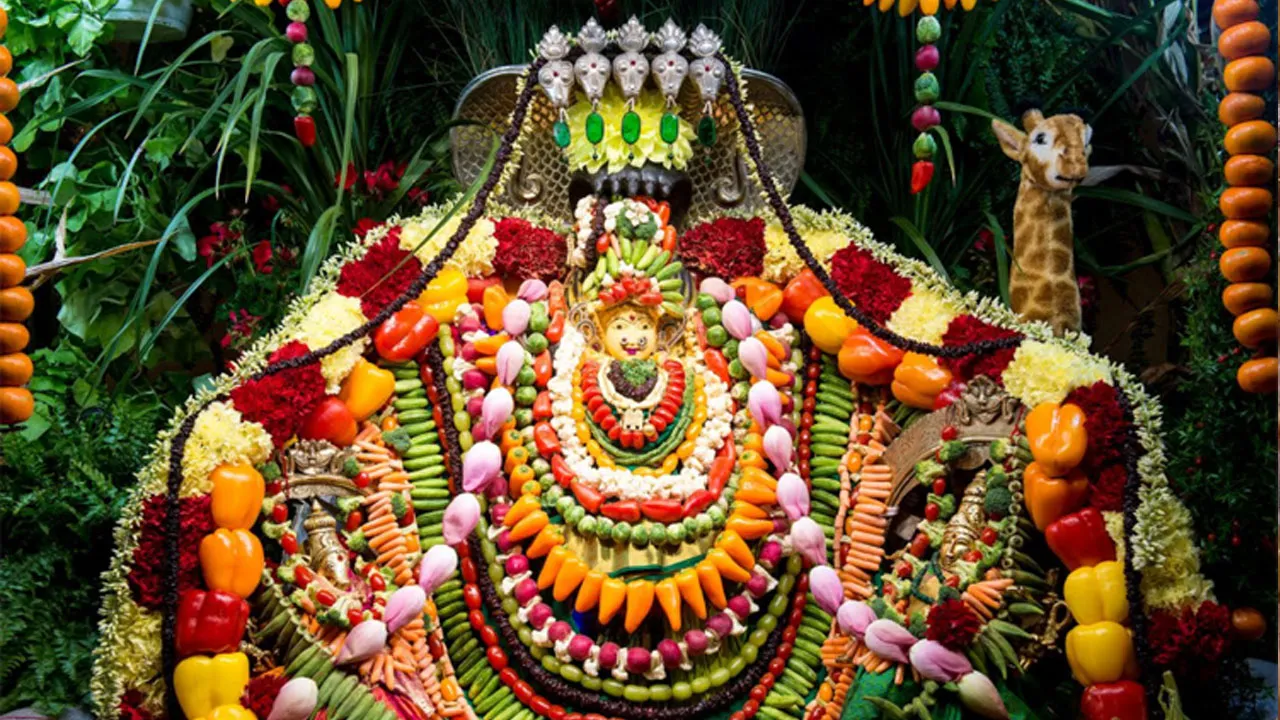శాకంబరీ అలంకరణలో శ్రీ ఒనువులమ్మ అమ్మవారు శాకంబరీ అలంకరణలో శ్రీ ఒనువులమ్మ అమ్మవారు
