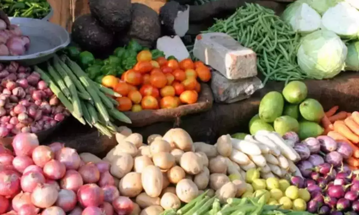 మంట పుట్టిస్తున్న కూరగాయల ధరలు మంట పుట్టిస్తున్న కూరగాయల ధరలు