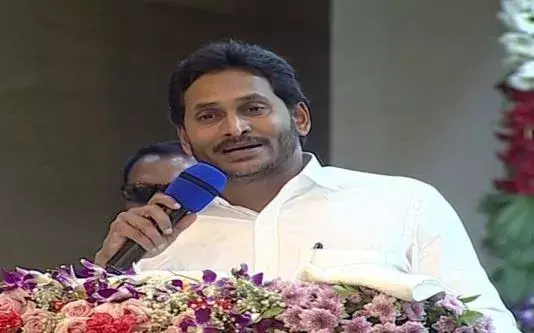 జగన్ సభ నుంచి ప్రజలు పరార్