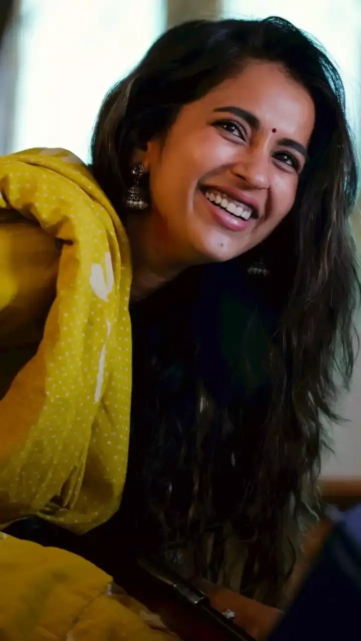 KomaleePrasad: మణిరత్నం సినిమాలో హీరోయిన్ లా ఉందే...!