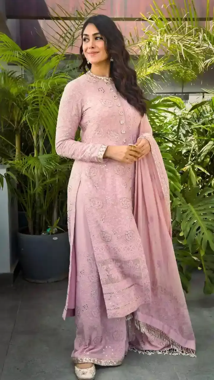 Mrunal Thakur: ఓ... సీతా.....