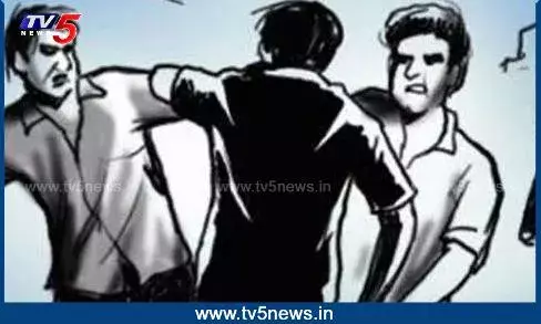 Ananthapuram: ఘర్షణకు దిగిన ఇరువర్గాలు.. Ananthapuram: ఘర్షణకు దిగిన ఇరువర్గాలు..