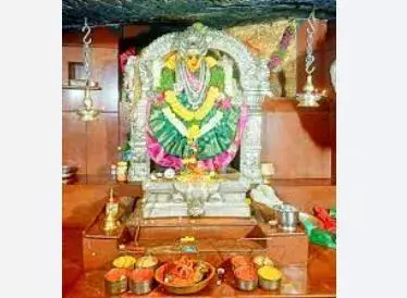 ఏడుపాయలకు క్యూ కట్టిన భక్తులు