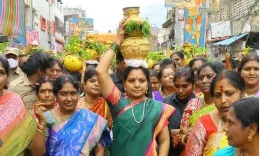 TS: అమ్మవారికి భోనం సమర్పించిన ఎమ్మెల్సీ కవిత