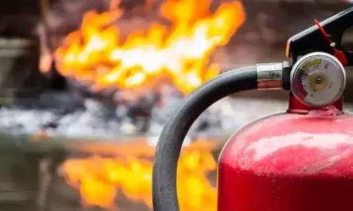 సికింద్రాబాద్‌ రైల్వే స్టేషన్‌ సమీపంలో భారీ అగ్ని ప్రమాదం