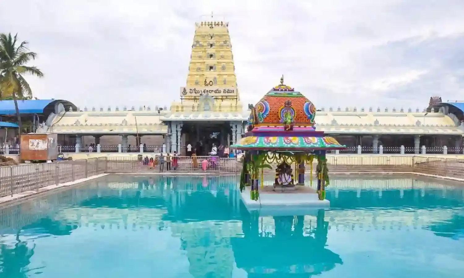 TDP: కాణిపాకంలో ప్రత్యేక పూజలు చేసిన తెలుగు మహిళలు TDP: కాణిపాకంలో ప్రత్యేక పూజలు చేసిన తెలుగు మహిళలు