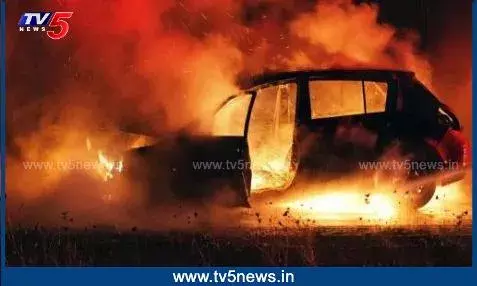 Hyd: రన్నింగ్‌ కారులో..చెలరేగిన మంటలు