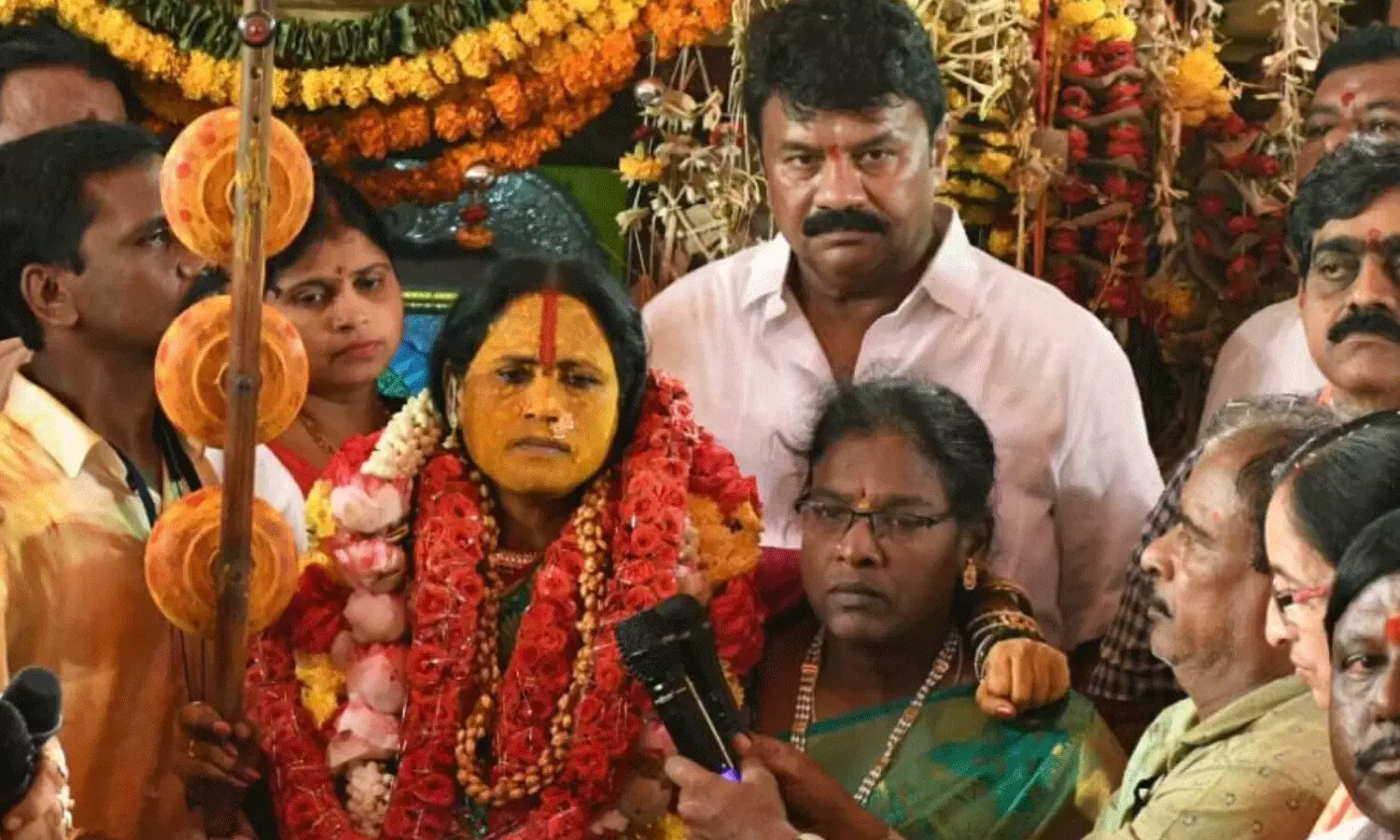 గత ఏడాది మీరు ఇచ్చిన వాగ్ధానం మరిచిపోయారు: బోనాల్లో భవిష్యవాణి