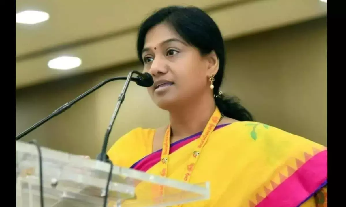 TDP: విపక్ష నేతలను వ్యక్తిగతంగా టార్గెట్ చేస్తున్నారు: గౌతు శిరీష TDP: విపక్ష నేతలను వ్యక్తిగతంగా టార్గెట్ చేస్తున్నారు: గౌతు శిరీష