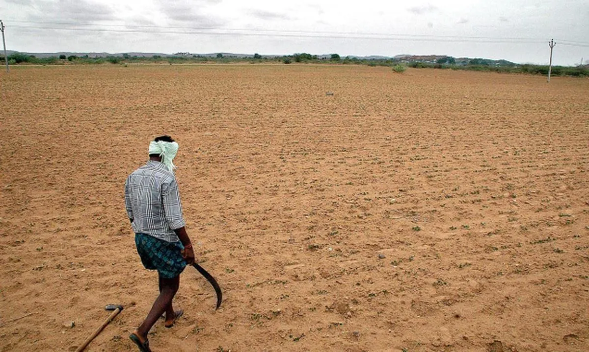Anantapuram: భూమి కబ్జా, రైతు ఆత్మహత్యాయత్నం Anantapuram: భూమి కబ్జా, రైతు ఆత్మహత్యాయత్నం