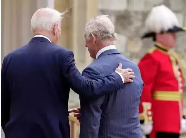 కింగ్‌ ఛార్లెస్‌తో బైడెన్‌ భేటీ... చెలరేగిన వివాదం