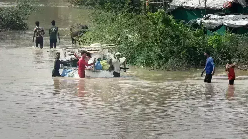 Heavy Rains :వరదలతో ఉత్తరాది విలవిల Heavy Rains :వరదలతో ఉత్తరాది విలవిల