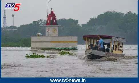 North rains: కుండపోత వర్షం.. జనజీవనం అస్తవ్యస్తం North rains: కుండపోత వర్షం.. జనజీవనం అస్తవ్యస్తం