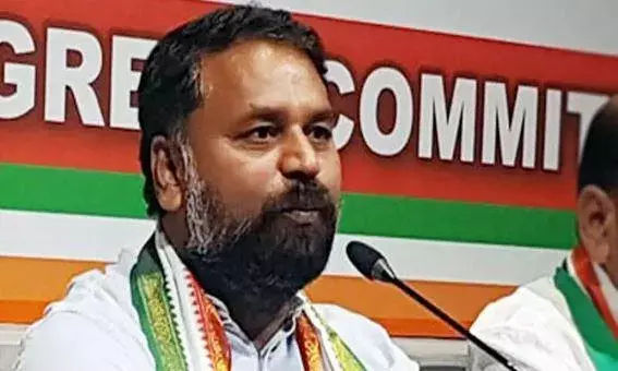కరెంటును ఉచితంగా ఇస్తాం కరెంటును ఉచితంగా ఇస్తాం