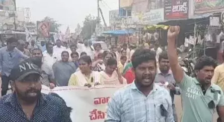 డౌన్ డౌన్ సీఎం అంటూ నినాదాలు