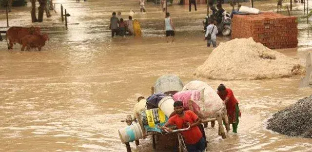 DELHI FLOODS: యమున మహోగ్రరూపం..కేజ్రీవాల్ ఇంటి సమీపానికి వరద DELHI FLOODS: యమున మహోగ్రరూపం..కేజ్రీవాల్ ఇంటి సమీపానికి వరద