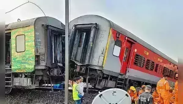 Odisha Train Tragedy: బాలాసోర్ రైలు ఘటనలో ఏడుగురు సస్పెన్షన్ Odisha Train Tragedy: బాలాసోర్ రైలు ఘటనలో ఏడుగురు సస్పెన్షన్