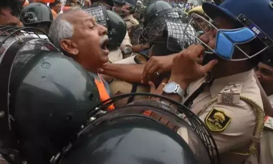 Patna: బీజేపీ నేతలపై పోలీసుల లాఠీ చార్జ్ Patna: బీజేపీ నేతలపై పోలీసుల లాఠీ చార్జ్