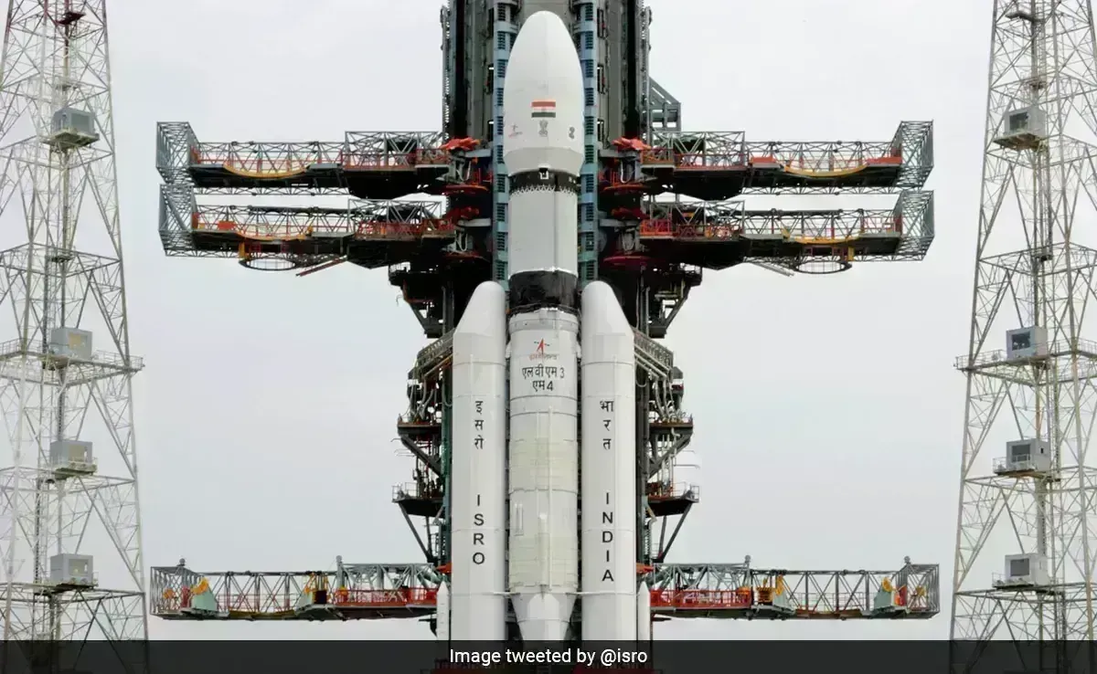 CHANDRAYAN-3: చందమామతో ఒక మాట చెప్పాలి.. CHANDRAYAN-3: చందమామతో ఒక మాట చెప్పాలి..