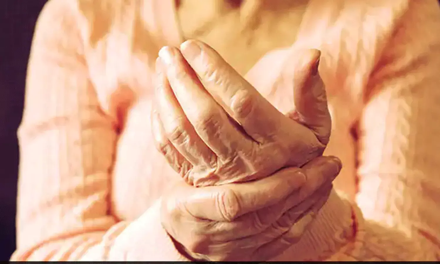 వర్షాకాలంలో కీళ్ల నొప్పులు.. నివారించే 8 చిట్కాలు