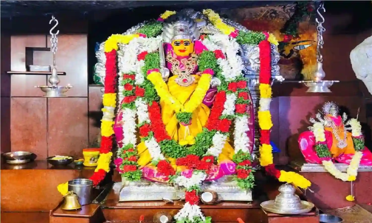 ఏడు పాయల క్షేత్రంలో ఆషాడమాస ముగింపు వేడుకలు ఏడు పాయల క్షేత్రంలో ఆషాడమాస ముగింపు వేడుకలు