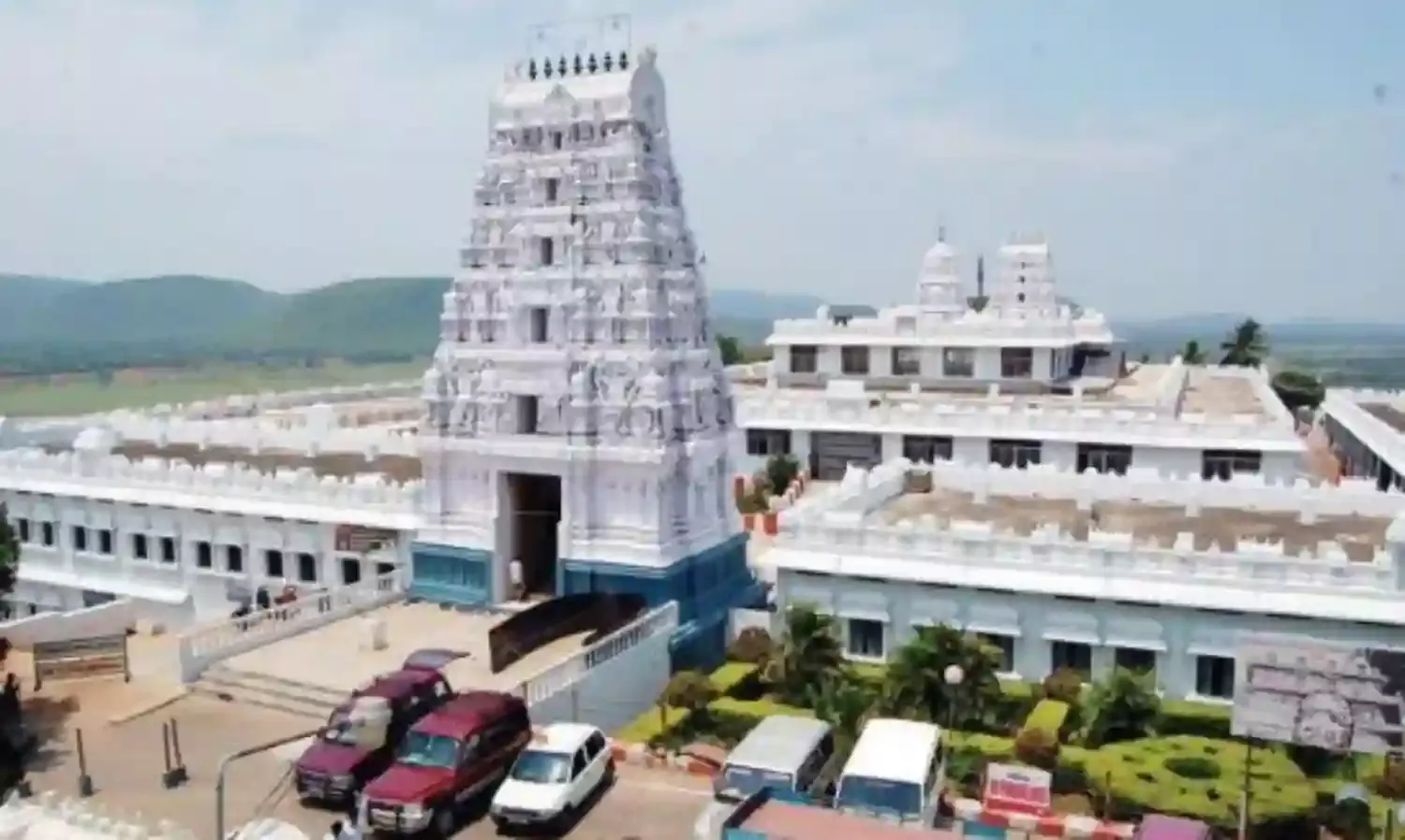 AP: పురోహితుల వేలంపై హిందూ సంఘాలు ఫైర్ AP: పురోహితుల వేలంపై హిందూ సంఘాలు ఫైర్