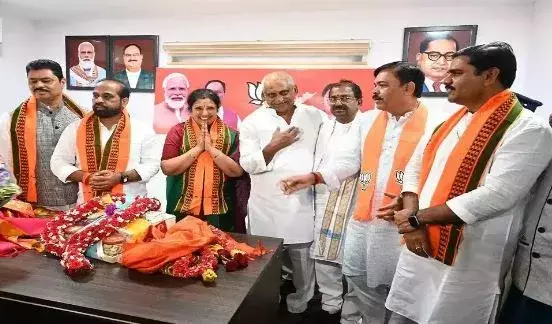 AP BJP: అందరూ హాజరు.. బలోపేతానికి ఏంచేద్దాం..! AP BJP: అందరూ హాజరు.. బలోపేతానికి ఏంచేద్దాం..!