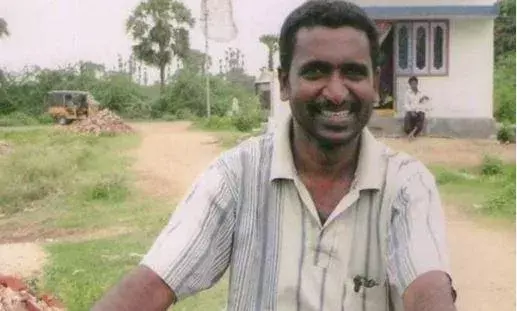 AP: వైసీపీ నేతల చేతిలో టీచర్ హత్య.. కాసేపట్లో అంత్యక్రియలు AP: వైసీపీ నేతల చేతిలో టీచర్ హత్య.. కాసేపట్లో అంత్యక్రియలు