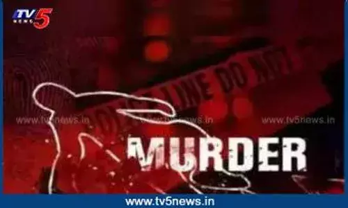 MURDER: హైవేపై కత్తితో దాడి చేసి..దారుణ హత్య MURDER: హైవేపై కత్తితో దాడి చేసి..దారుణ హత్య