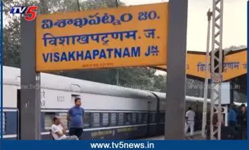 Vishaka: కొండవాలు ప్రాంత జనజీవనం.. వర్షం వస్తే వర్ణనాతీతం.. Vishaka: కొండవాలు ప్రాంత జనజీవనం.. వర్షం వస్తే వర్ణనాతీతం..