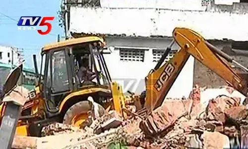 విజయవాడలో ఉద్రిక్తత