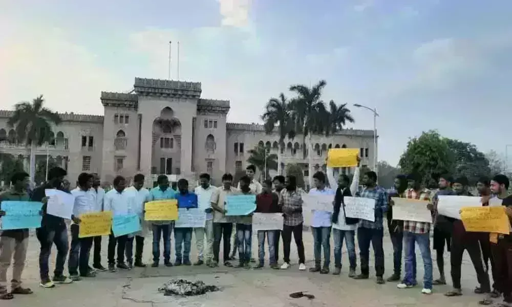 హైదరాబాద్ ఓయూలో విద్యార్థుల ఆందోళన హైదరాబాద్ ఓయూలో విద్యార్థుల ఆందోళన