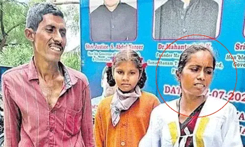 కూలి పనులు చేస్తూ.. కెమిస్ట్రీ పాఠాలు వల్లెవేస్తూ పీహెచ్డీ.. కూలి పనులు చేస్తూ.. కెమిస్ట్రీ పాఠాలు వల్లెవేస్తూ పీహెచ్డీ..