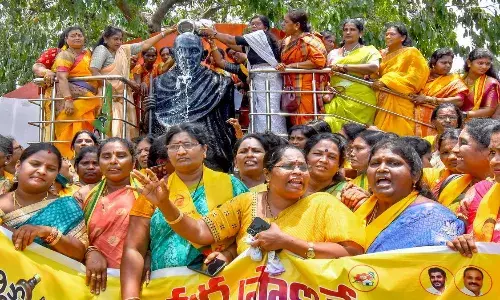 విశాఖలో టీడీపీ ఆధ్వర్యంలో మహిళల ఆత్మగౌరవ ర్యాలీ