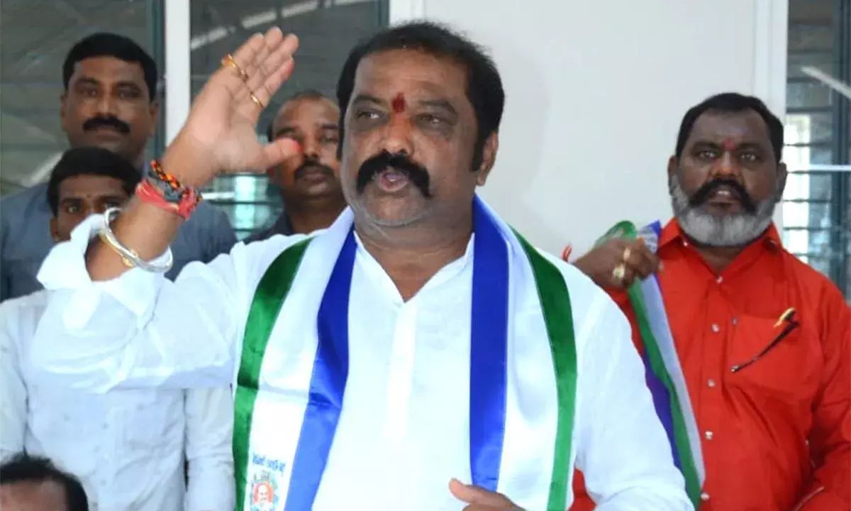 మంత్రి గుమ్మనూరుకు చేదు అనుభవం మంత్రి గుమ్మనూరుకు చేదు అనుభవం