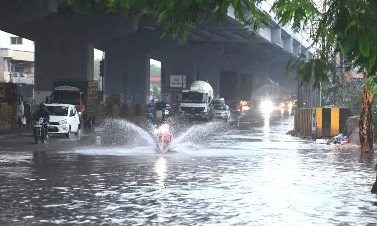 Telangana: హైదరాబాద్లో వర్షధారాపాతం Telangana: హైదరాబాద్లో వర్షధారాపాతం