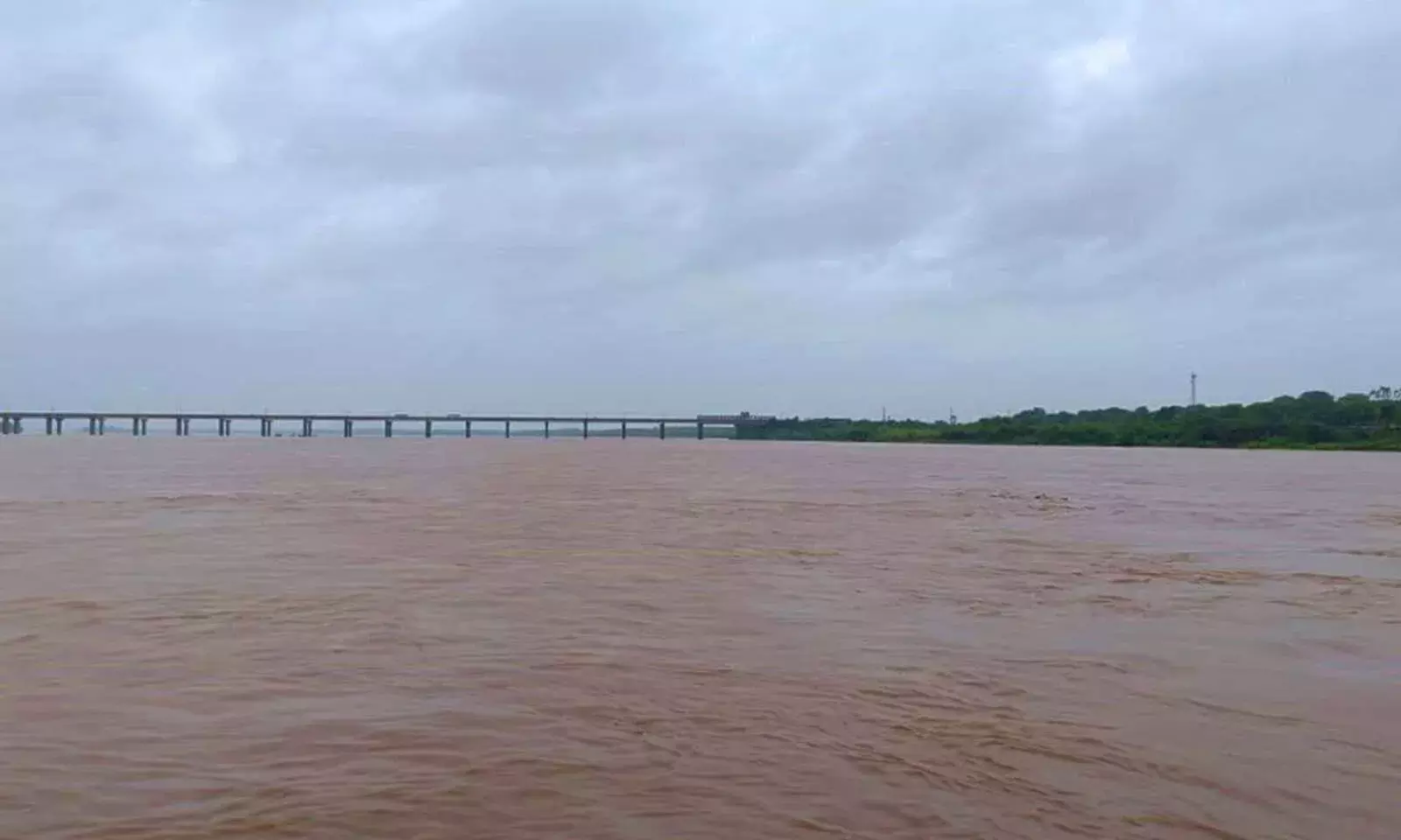 Bhadradri: గోదావరి నదికి పోటెత్తిన వరద Bhadradri: గోదావరి నదికి పోటెత్తిన వరద