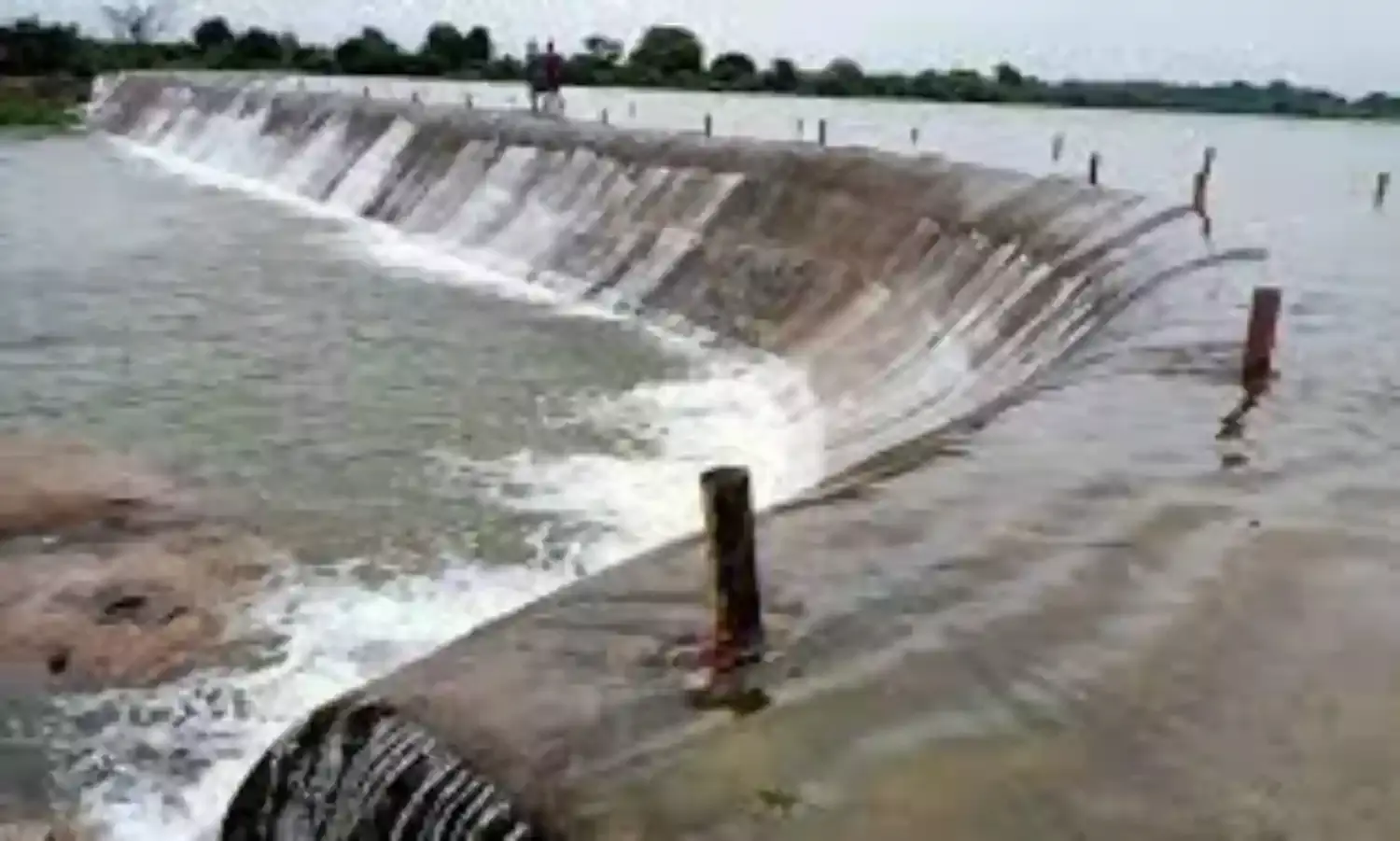 మెదక్ జిల్లా వన దుర్గ ప్రాజెక్టకు పోటెత్తిన వరద మెదక్ జిల్లా వన దుర్గ ప్రాజెక్టకు పోటెత్తిన వరద