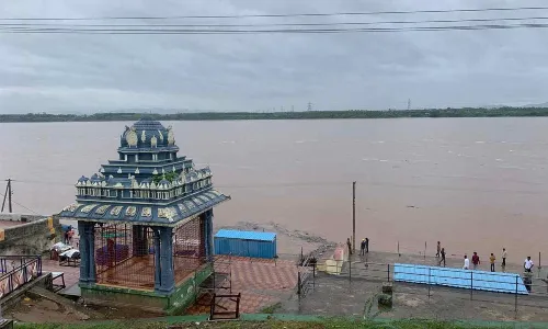 భధ్రాచలం వద్ద పెరిగిన గోదావరి వరద ఉద్ధృతి భధ్రాచలం వద్ద పెరిగిన గోదావరి వరద ఉద్ధృతి