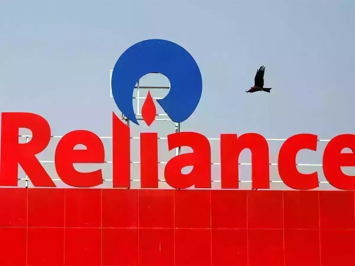 Reliance: దూసుకుపోతున్న రిలయన్స్ షేర్లు, JIO ఫైనాన్సియల్ డీమెర్జర్ Reliance: దూసుకుపోతున్న రిలయన్స్ షేర్లు, JIO ఫైనాన్సియల్ డీమెర్జర్
