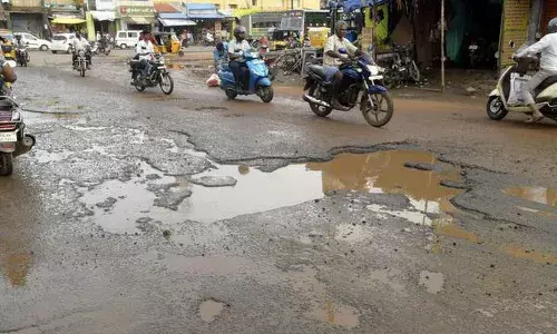 Srikakulam: రావులవలసలో అధ్వాన్నంగా రోడ్లు