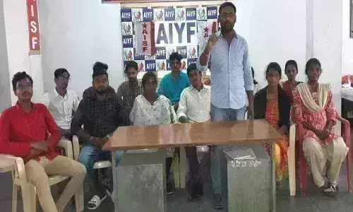 విశాఖ స్వర్ణభారతి స్టేడియంలో జాబ్మేళాలో ఉద్రిక్తత విశాఖ స్వర్ణభారతి స్టేడియంలో జాబ్మేళాలో ఉద్రిక్తత