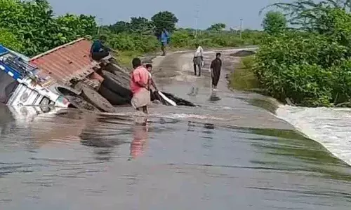 యాదాద్రి జిల్లాలో ఉద్ధృతంగా ప్రవహిస్తున్న మూసి యాదాద్రి జిల్లాలో ఉద్ధృతంగా ప్రవహిస్తున్న మూసి