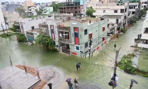 Hyderabad: హైదరాబాద్లో ఎడతెరిపిలేని వర్షం Hyderabad: హైదరాబాద్లో ఎడతెరిపిలేని వర్షం