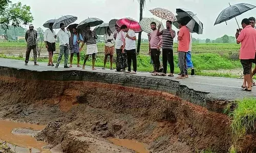 అదిలాబాద్ జిల్లా ఇచ్చోడలో గ్రామస్తుల ఆందోళన అదిలాబాద్ జిల్లా ఇచ్చోడలో గ్రామస్తుల ఆందోళన