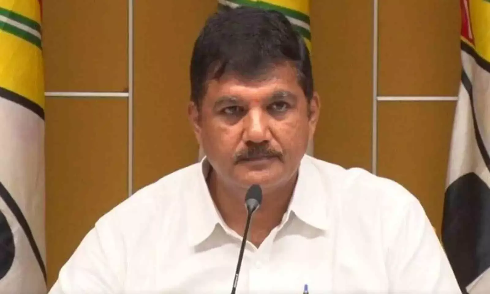 పోలవరం పరిస్థితిపై మండిపడ్డ ధూళిపాళ నరేంద్ర