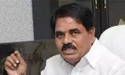 మాజీ మంత్రి పల్లె రఘునాథ్రెడ్డిపై వైసీపీ దాడి మాజీ మంత్రి పల్లె రఘునాథ్రెడ్డిపై వైసీపీ దాడి