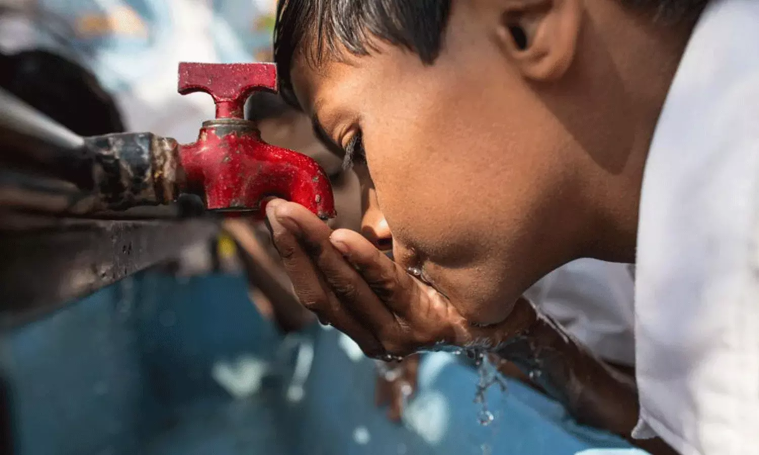 వర్షాకాలంలో నీటి వల్ల వచ్చే వ్యాధులు.. గుర్తుంచుకోవలసిన విషయాలు వర్షాకాలంలో నీటి వల్ల వచ్చే వ్యాధులు.. గుర్తుంచుకోవలసిన విషయాలు