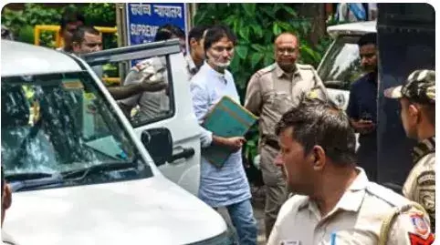 Supreme Court: సుప్రీంకోర్టులోకి అకస్మాత్తుగా ఉగ్రవాది.. అవాక్కైన జడ్జీలు Supreme Court: సుప్రీంకోర్టులోకి అకస్మాత్తుగా ఉగ్రవాది.. అవాక్కైన జడ్జీలు